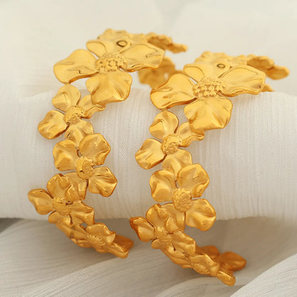 Elegant Retro Flower 304 Stainless Steel 18K Gold Plated Bangle In Bulk