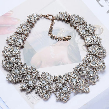 Elegant Retro Flower Alloy Plating Inlay Rhinestones Pearl Women'S Necklace