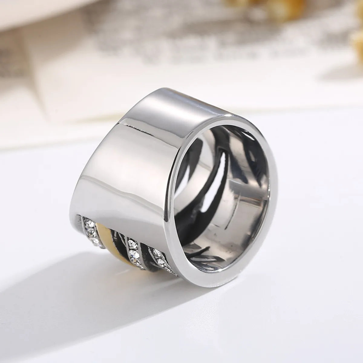 Wholesale Jewelry Elegant Retro Lady Round 304 Stainless Steel Rhinestones Inlay Rings