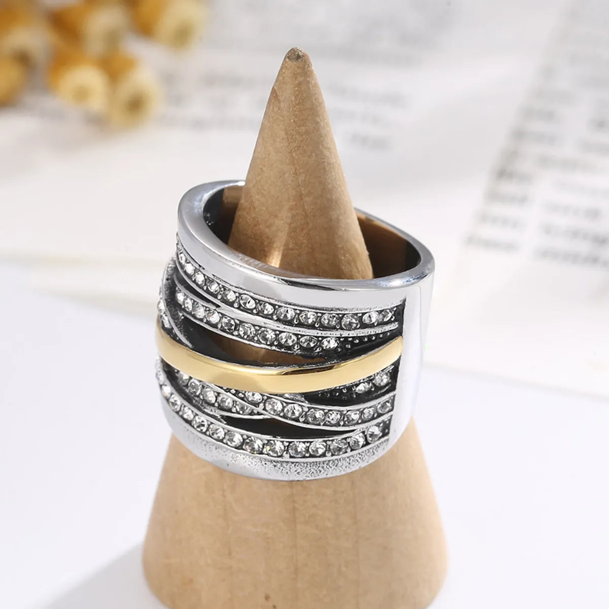 Wholesale Jewelry Elegant Retro Lady Round 304 Stainless Steel Rhinestones Inlay Rings