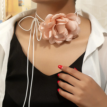 Elegant Retro Sexy Flower Cloth Women's Choker