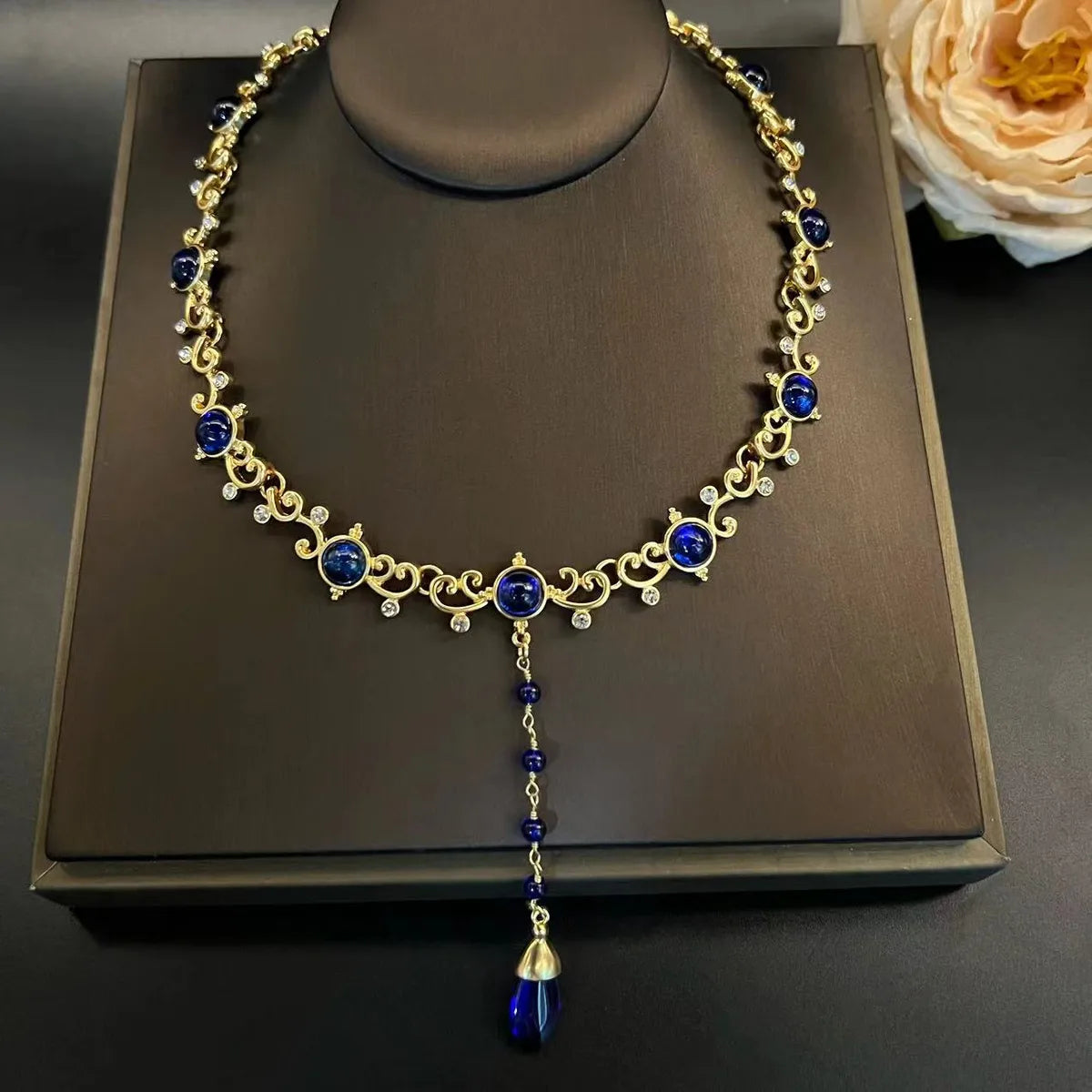 Elegant Retro Shiny Water Droplets Flower Artificial Gemstones Alloy Glass Inlay Artificial Gemstones Glass Stone 24K Gold Plated Women'S Earrings Necklace