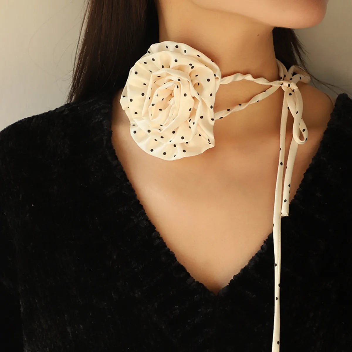 Elegant Rose Cloth Women's Choker