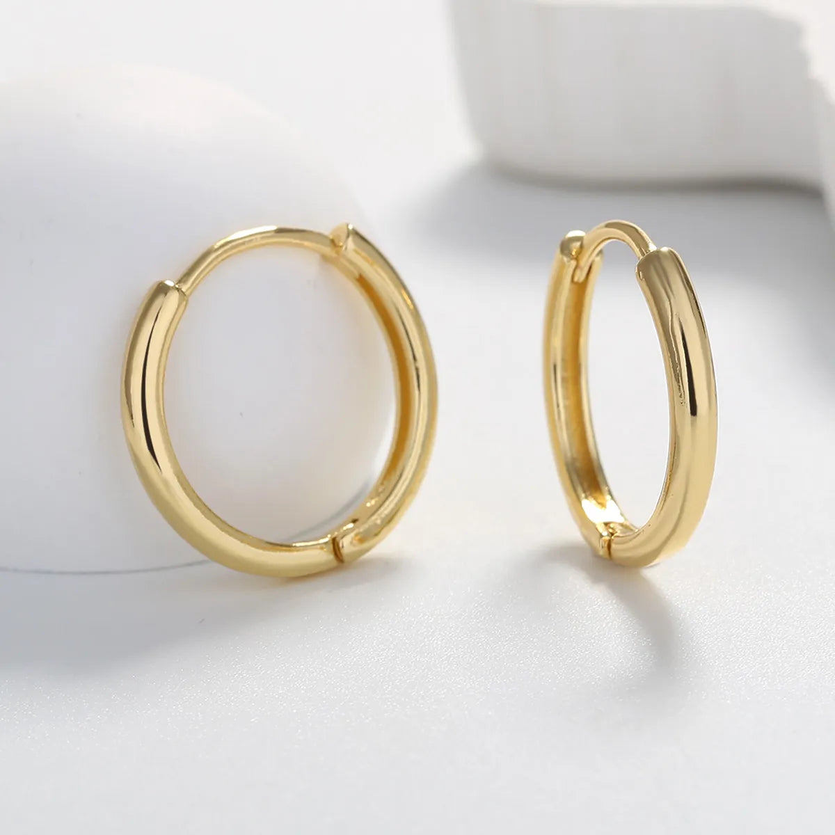 1 Pair Elegant Round Gold Plated Brass Gold Plated Hoop Earrings