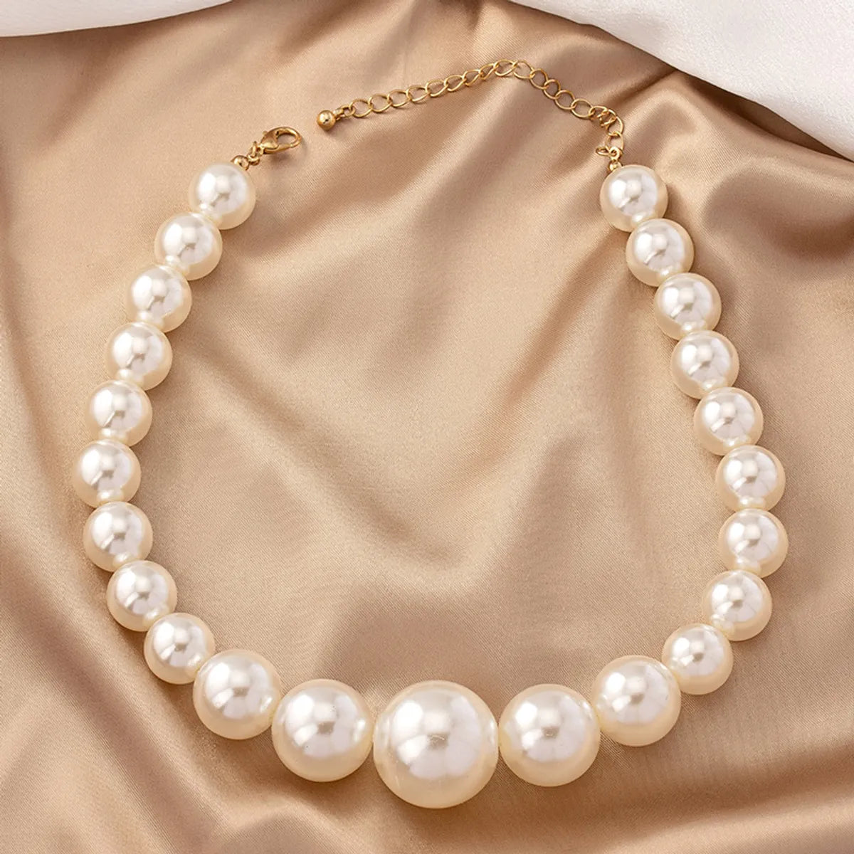 Elegant Round Imitation Pearl Beaded Women's Pendant Necklace