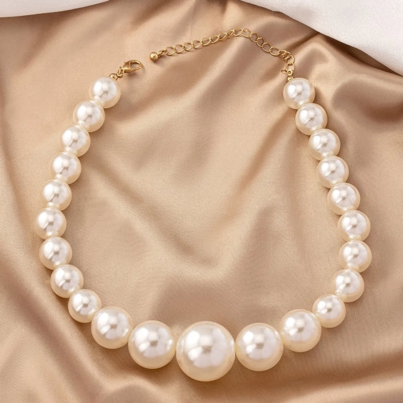 Elegant Round Imitation Pearl Beaded Women's Pendant Necklace
