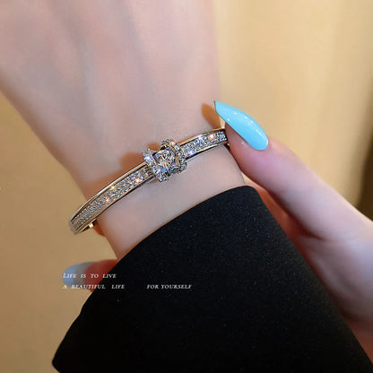 Elegant Shiny Round Flower Alloy Inlay Rhinestones Women'S Bangle