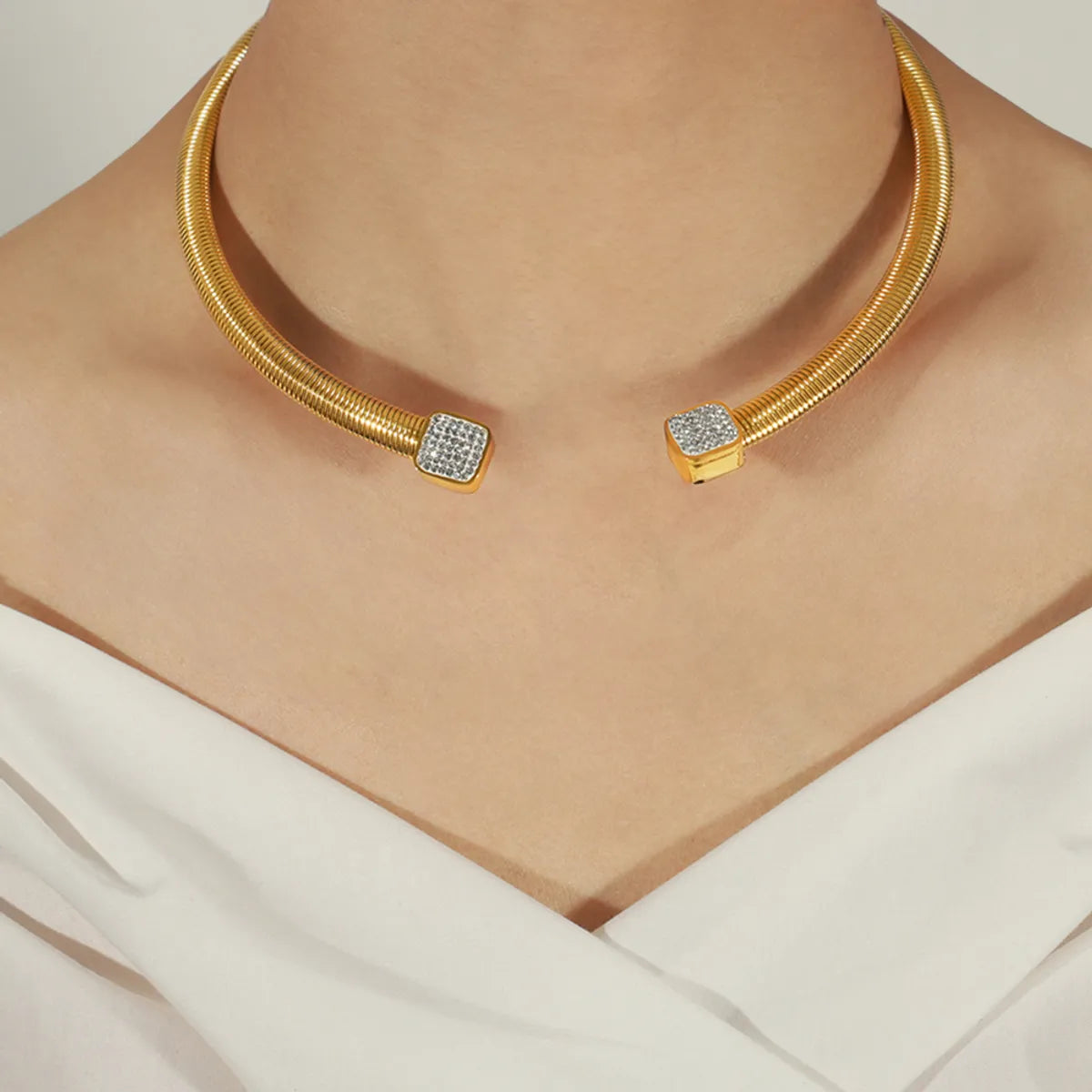 Elegant Simple Style C Shape Titanium Steel Plating Inlay Artificial Diamond 18k Gold Plated Choker