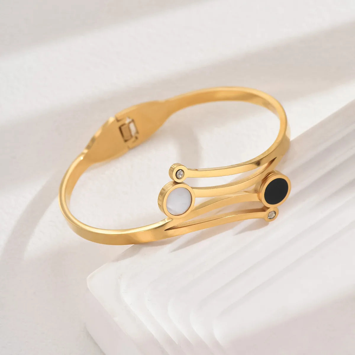 Elegant Simple Style Classic Style Round 201 Stainless Steel 18K Gold Plated Shell Zircon Bangle In Bulk