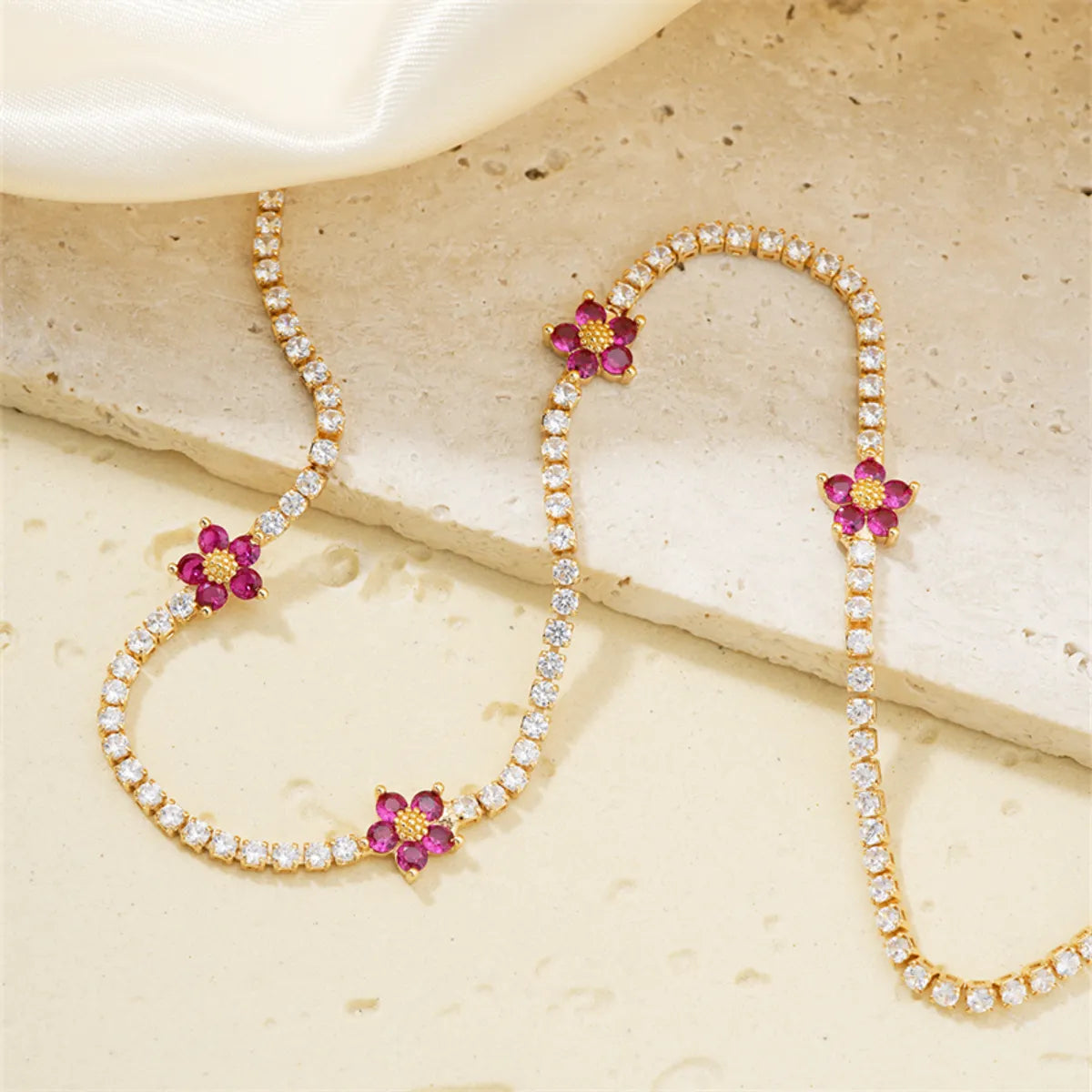 Elegant Simple Style Flower Copper Zircon Necklace In Bulk