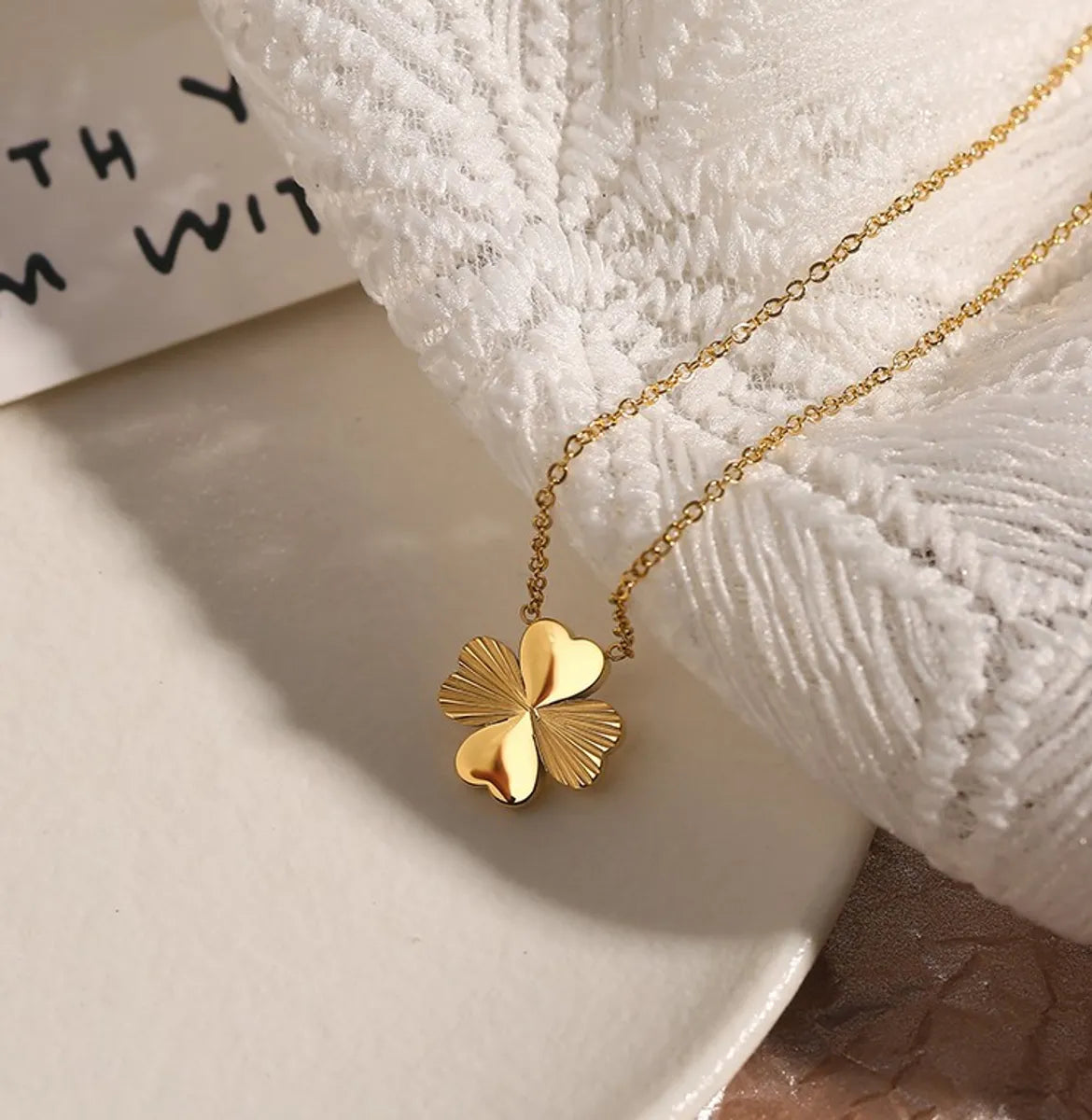 Elegant Simple Style Four Leaf Clover Titanium Steel Plating Pendant Necklace