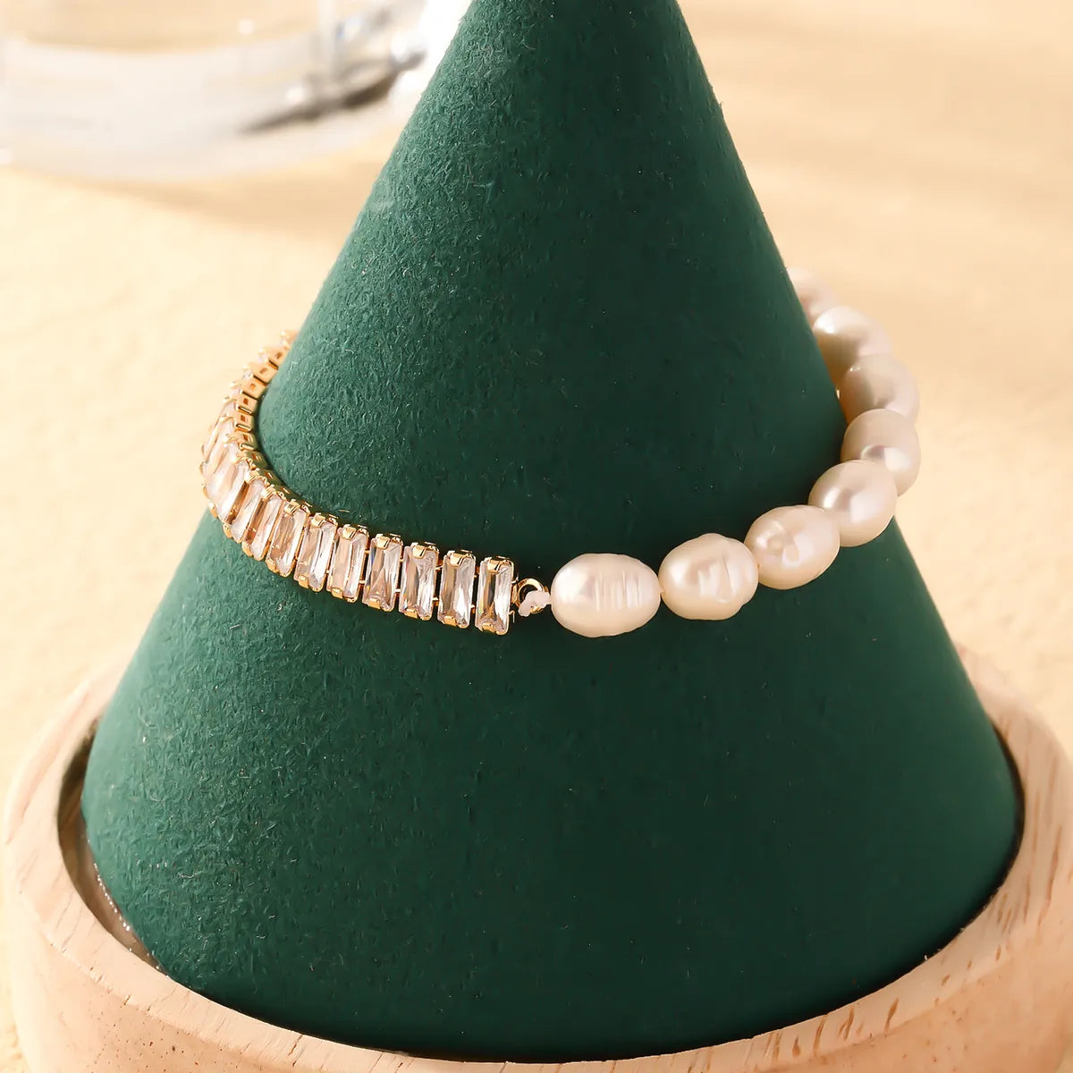 304 Stainless Steel Gold Plated Silver Plated Elegant Simple Style Beaded Plating Inlay Geometric Pearl Zircon Bracelets