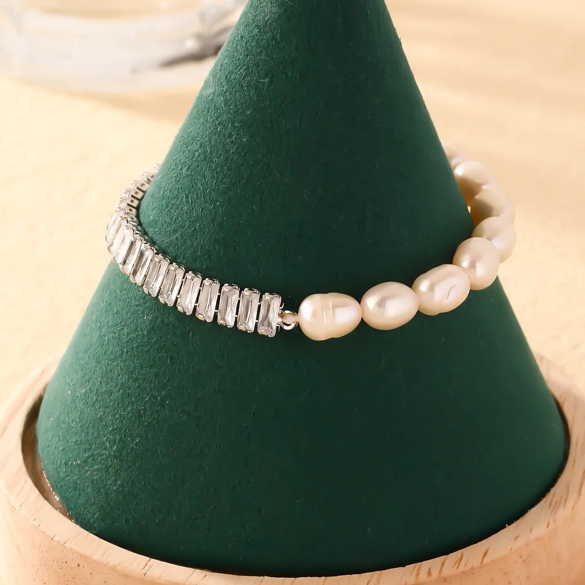 304 Stainless Steel Gold Plated Silver Plated Elegant Simple Style Beaded Plating Inlay Geometric Pearl Zircon Bracelets