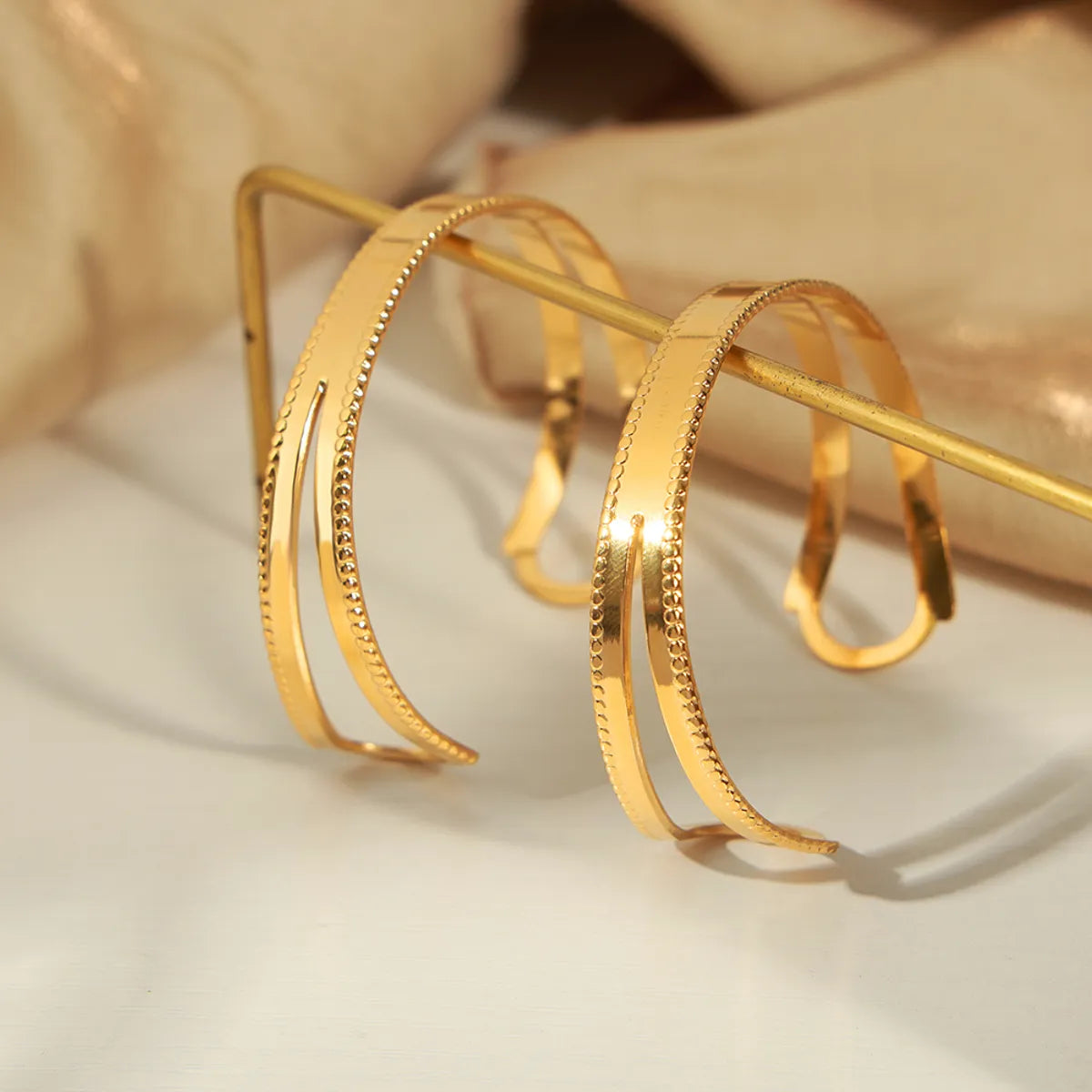 Elegant Simple Style Geometric Titanium Steel Plating 18k Gold Plated Bangle