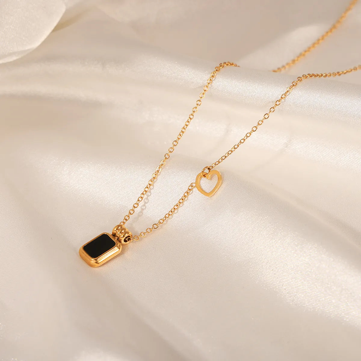 Elegant Simple Style Heart Shape Rectangle Titanium Steel Plating Inlay Acrylic 18k Gold Plated Pendant Necklace