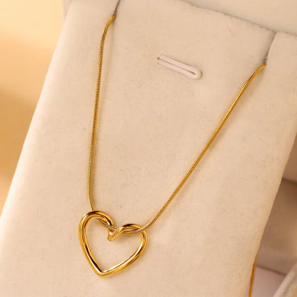 Elegant Simple Style Heart Shape Stainless Steel Hollow Out 18k Gold Plated Pendant Necklace