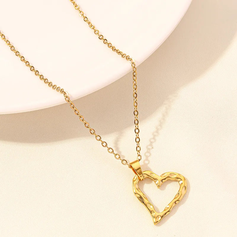 Wholesale Jewelry Elegant Simple Style Heart Shape 304 Stainless Steel 18K Gold Plated Plating Hollow Out Pendant Necklace