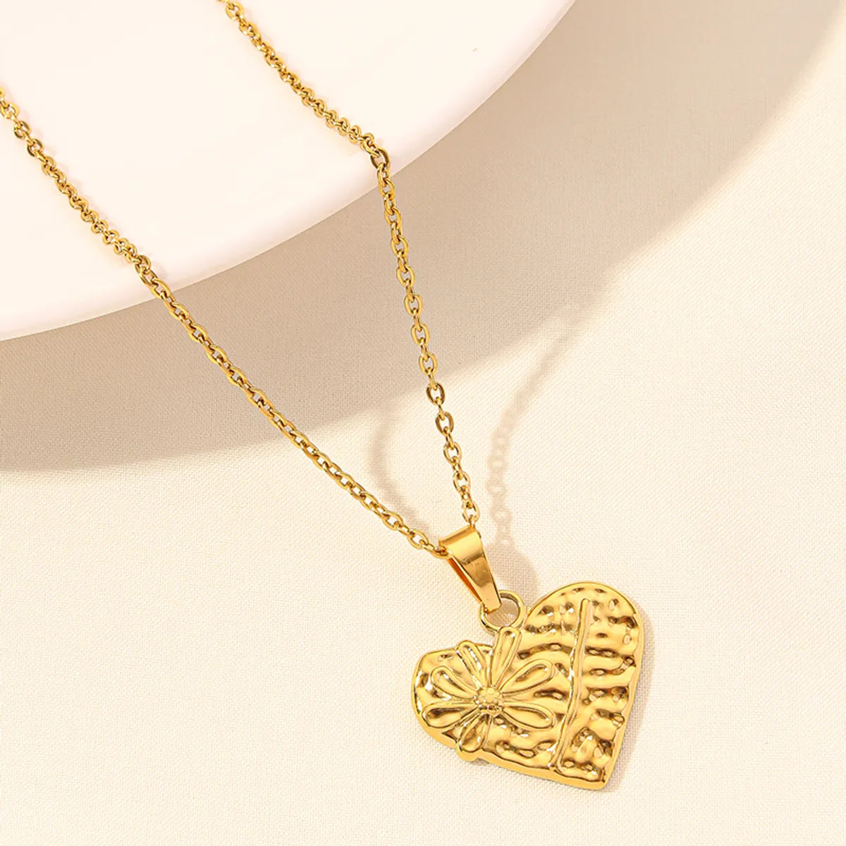 Wholesale Jewelry Elegant Simple Style Heart Shape 304 Stainless Steel 18K Gold Plated Plating Hollow Out Pendant Necklace