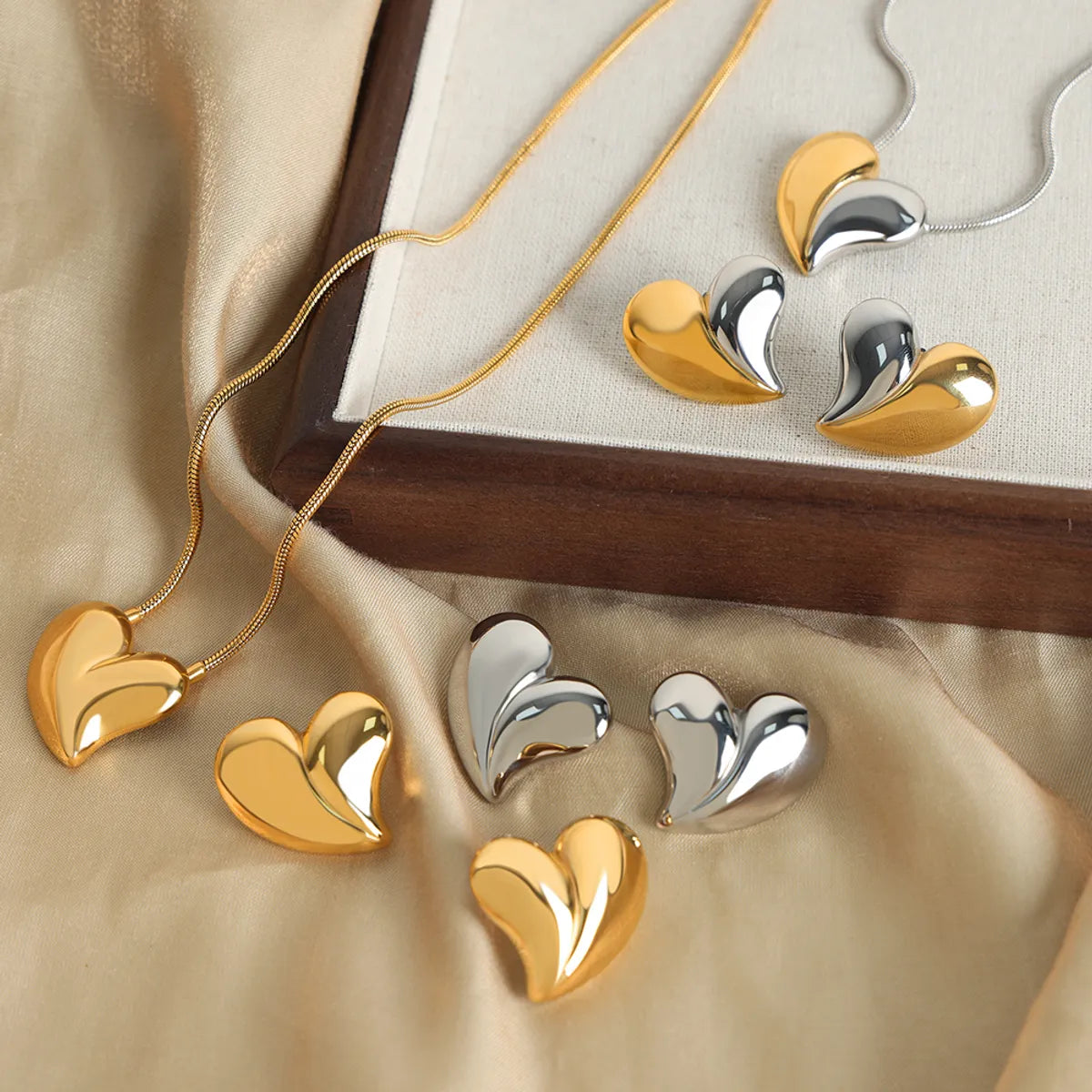 Elegant Simple Style Heart Shape Titanium Steel Plating 18k Gold Plated Earrings Necklace