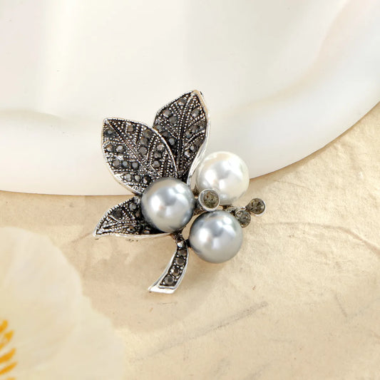 Elegant Simple Style Leaf Flower Alloy Inlay Rhinestones Pearl Women'S Brooches 1 Piece