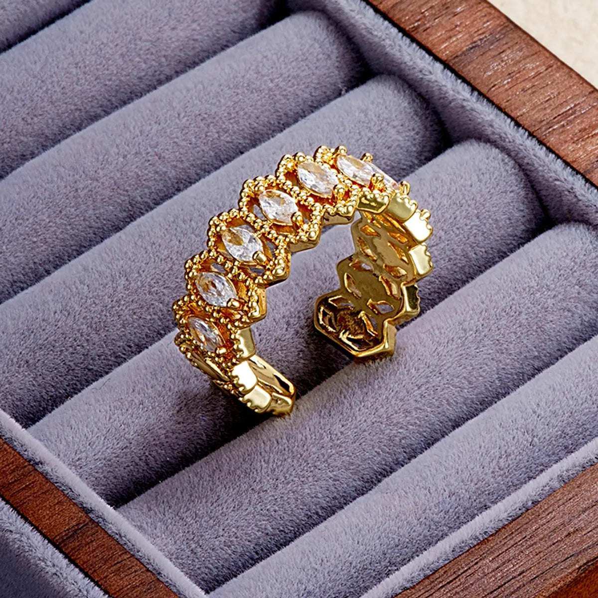 Elegant Simple Style Leaves Butterfly Copper Gold Plated Zircon Rings In Bulk