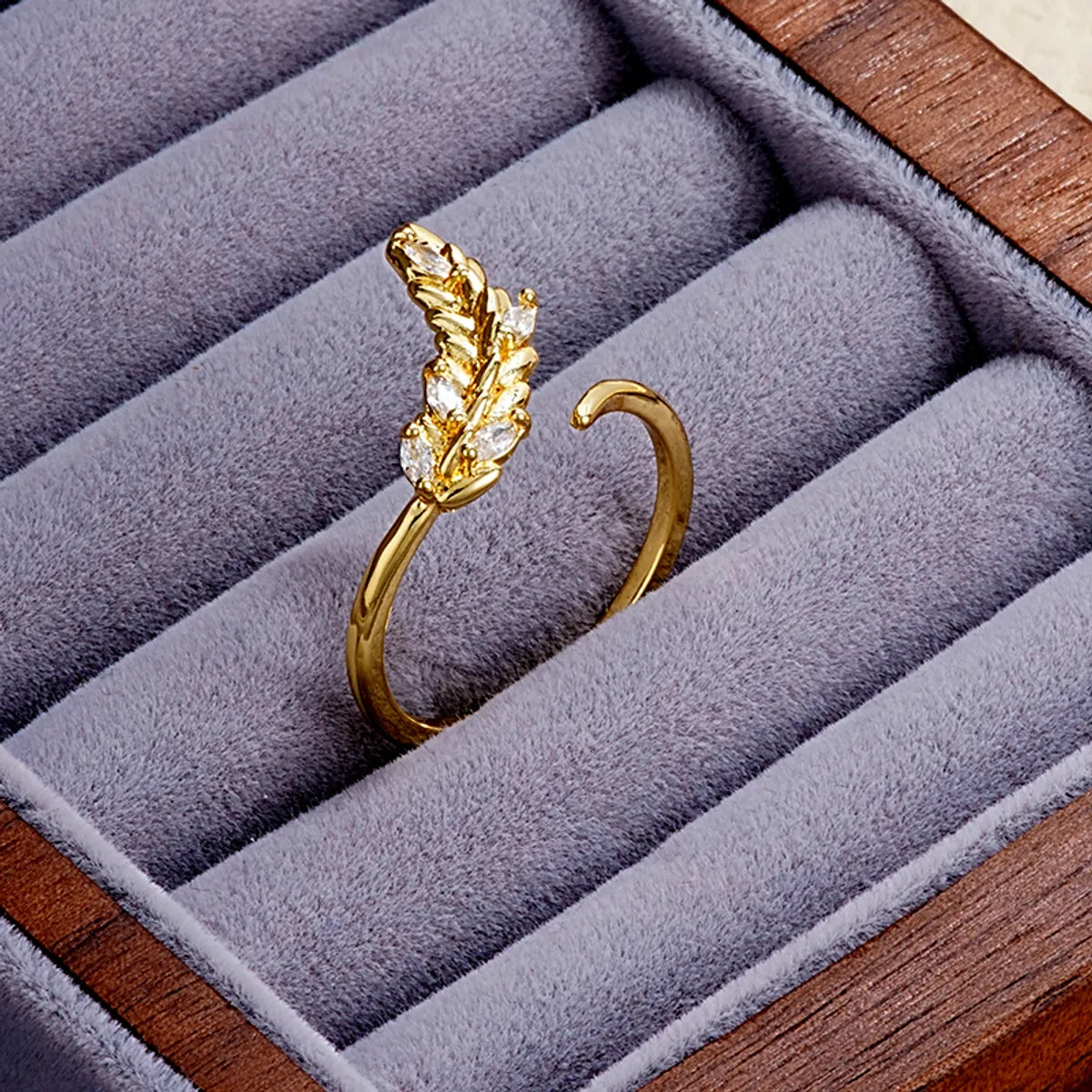 Elegant Simple Style Leaves Butterfly Copper Gold Plated Zircon Rings In Bulk