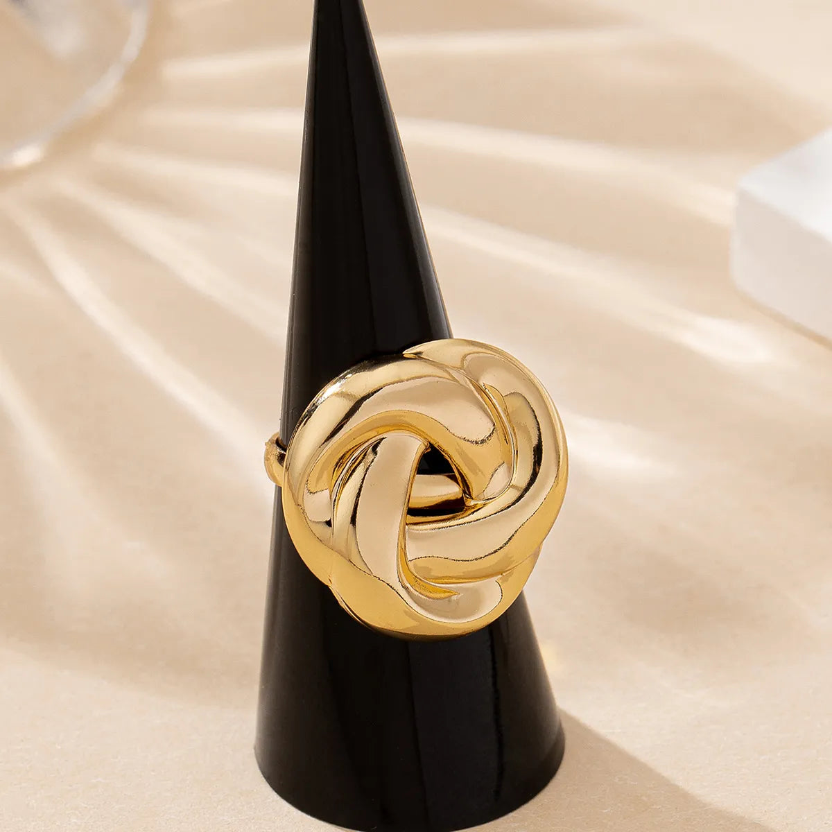 Elegant Simple Style Solid Color Twist Ferroalloy Women'S Adjustable Ring