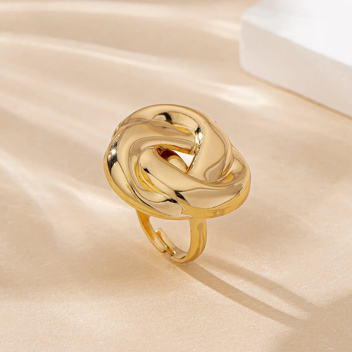 Elegant Simple Style Solid Color Twist Ferroalloy Women'S Adjustable Ring