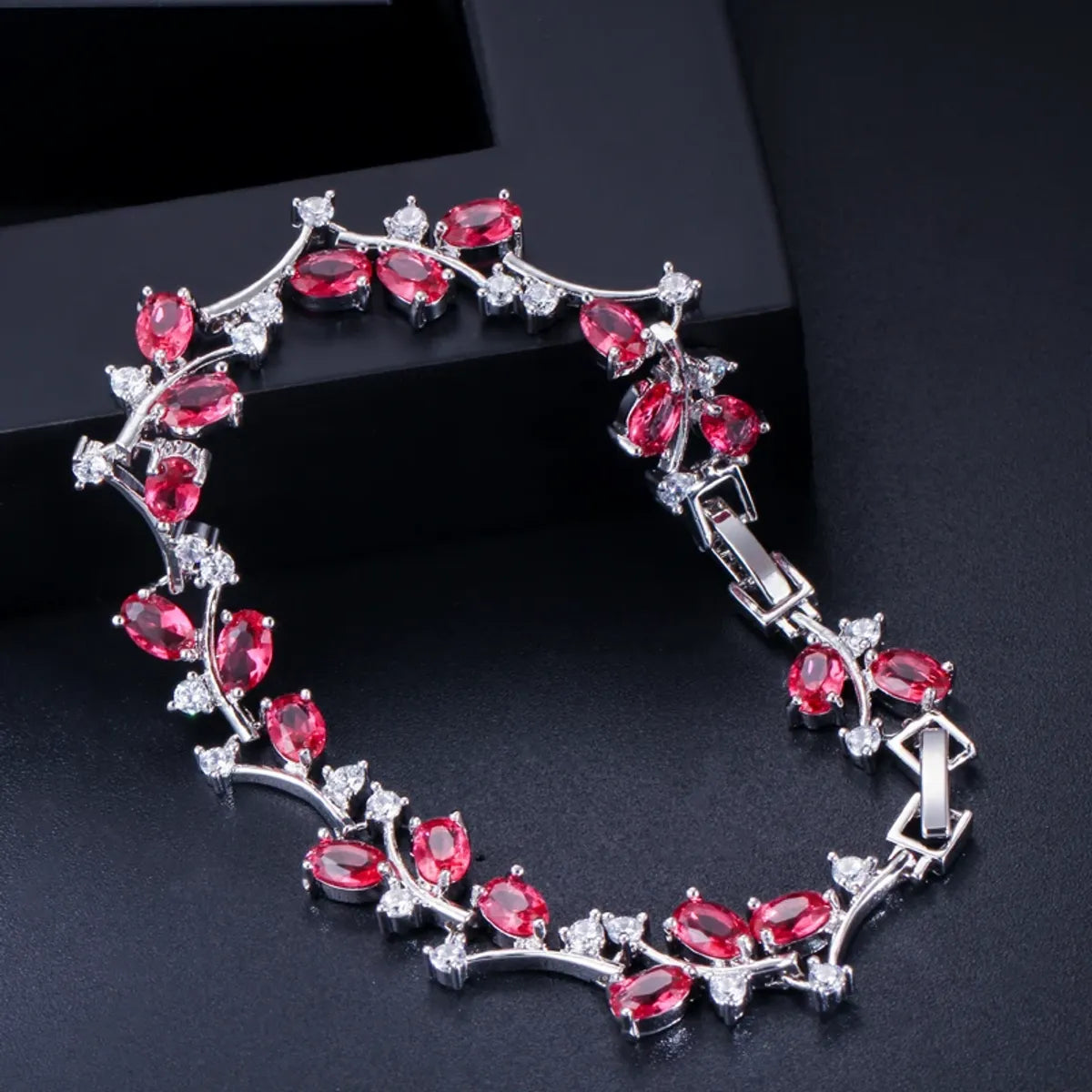 Elegant Simple Style Wreath Copper Zircon White Gold Plated Bracelets