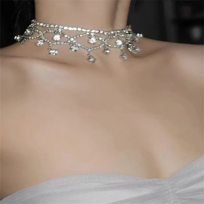 Elegant Solid Color Alloy Plating Inlay Rhinestones Silver Plated Women'S Choker