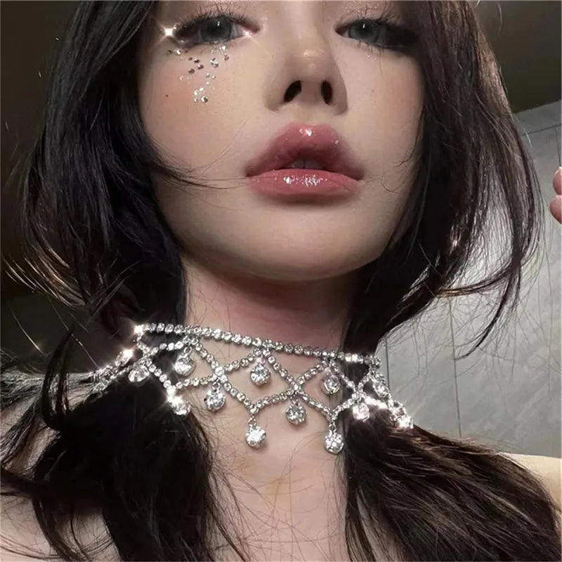 Elegant Solid Color Alloy Plating Inlay Rhinestones Silver Plated Women'S Choker