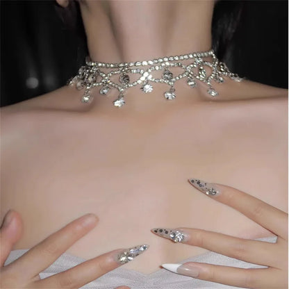 Elegant Solid Color Alloy Plating Inlay Rhinestones Silver Plated Women'S Choker