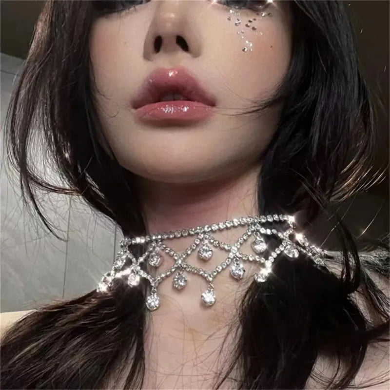 Elegant Solid Color Alloy Plating Inlay Rhinestones Silver Plated Women'S Choker