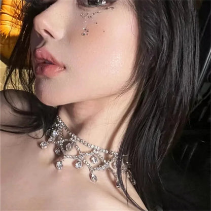 Elegant Solid Color Alloy Plating Inlay Rhinestones Silver Plated Women'S Choker