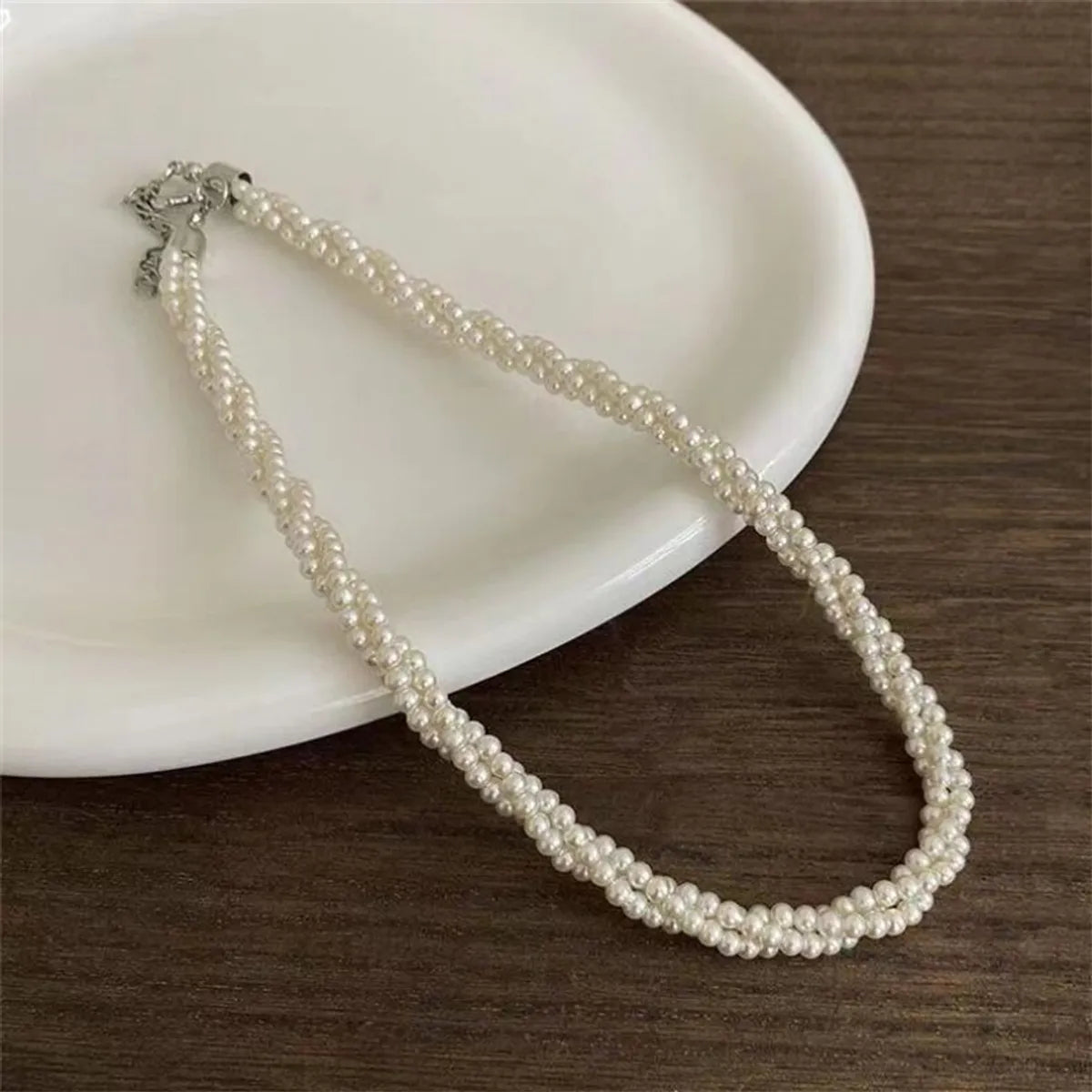 Elegant Solid Color Imitation Pearl Women's Necklace