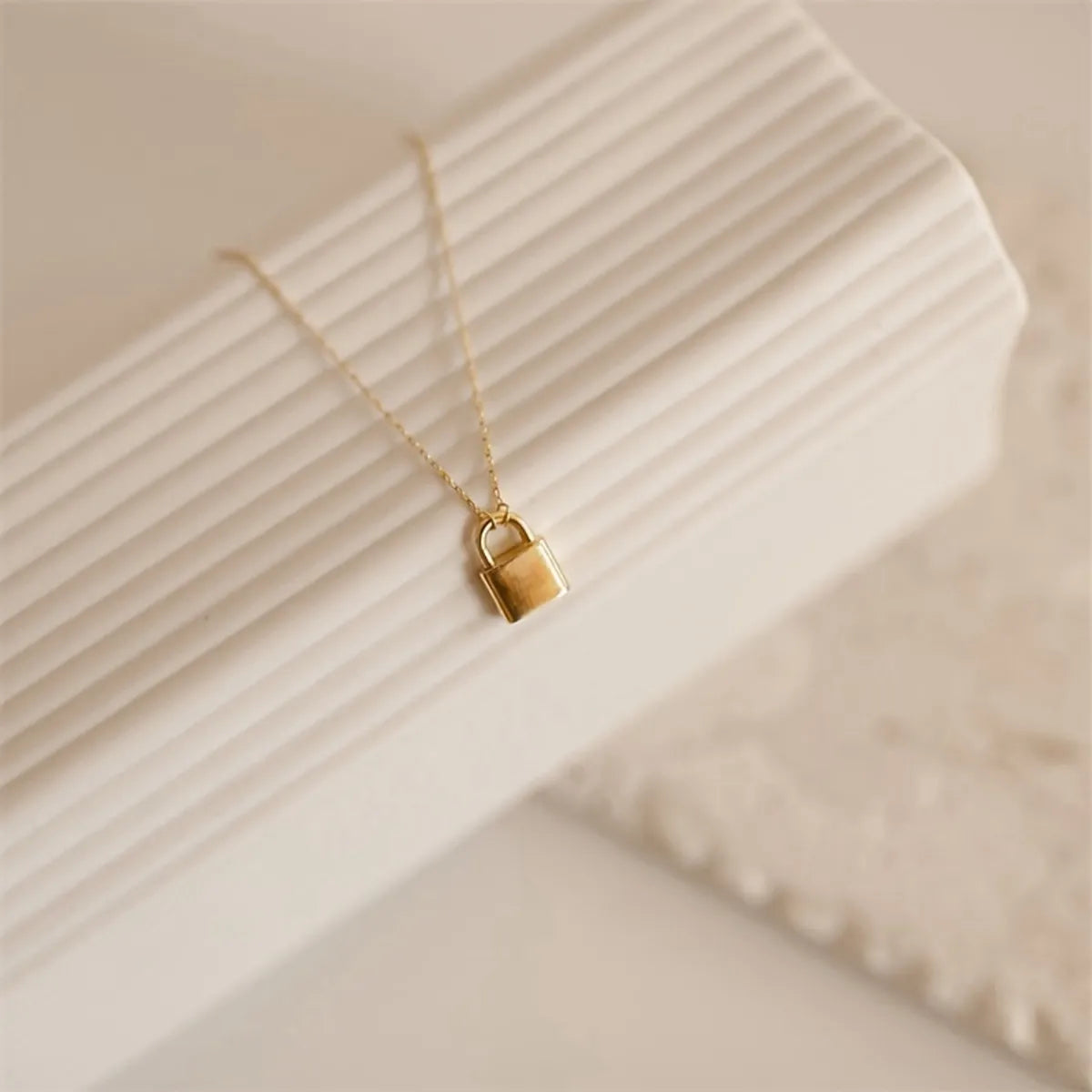 Elegant Solid Color Stainless Steel Plating 18k Gold Plated Pendant Necklace