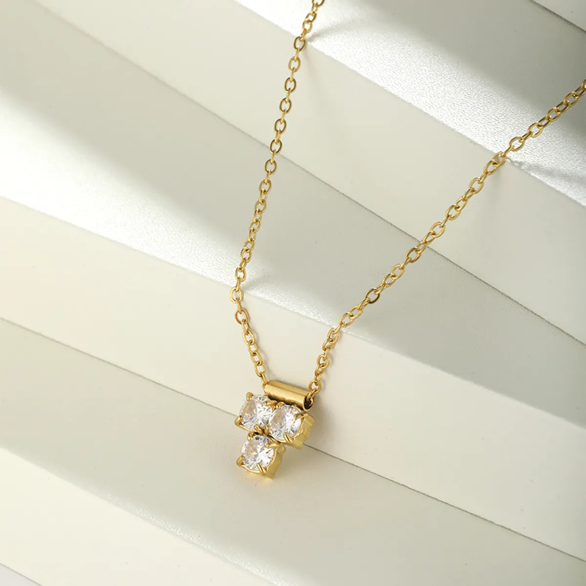 Elegant Solid Color Stainless Steel Plating Inlay Artificial Diamond 18k Gold Plated Pendant Necklace