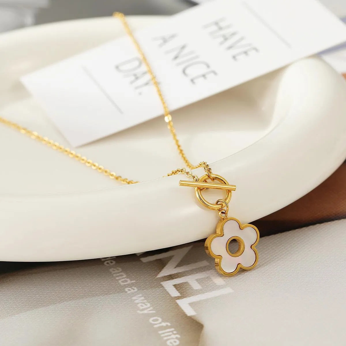 Elegant Sweet Flower Titanium Steel Toggle Plating Inlay Shell Gold Plated Pendant Necklace