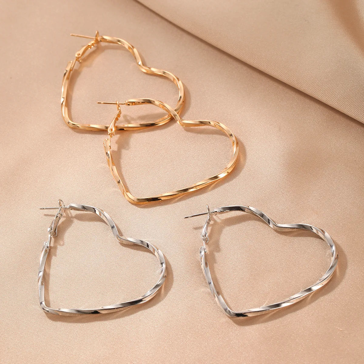 Elegant Sweet Heart Shape Spiral Stripe Alloy Hollow Out Women'S Earrings