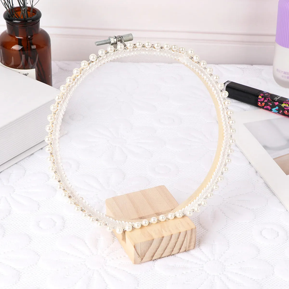 Elegant Sweet Round PP Solid Wood Lace Jewelry Rack