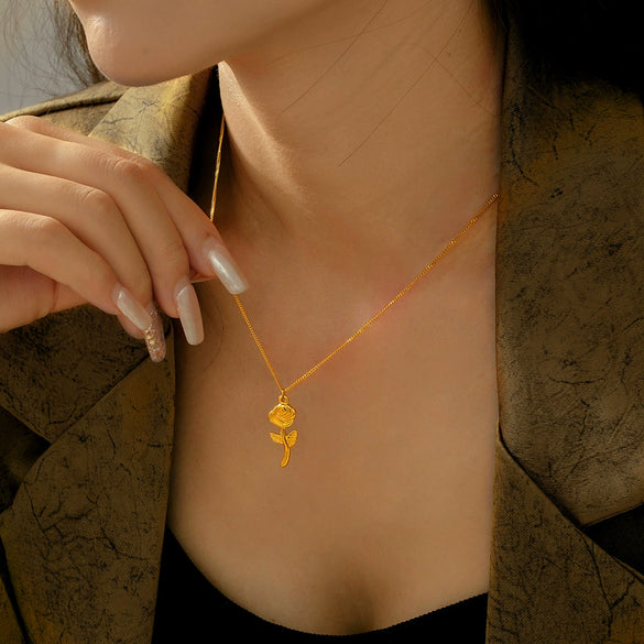 Elegant Three Dimensional Rose Pendant Collarbone Necklace For Women Titanium Steel With 18K Gold Plated Geometric Flower Pattern