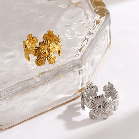 Elegant Women's Flower Ring In 18K Gold Electroplated Stainless Steel With Floral Plant Style For Fashion Jewelry