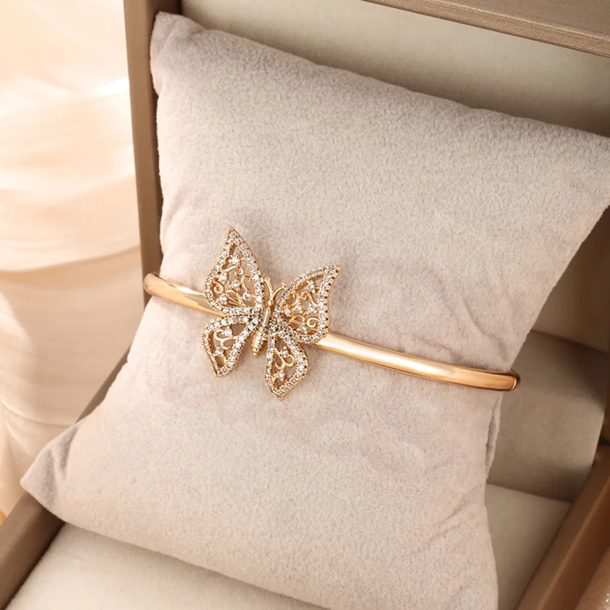 Elegant Xuping Butterfly Alloy Plating Inlay Artificial Diamond 18k Gold Plated Women's Bangle