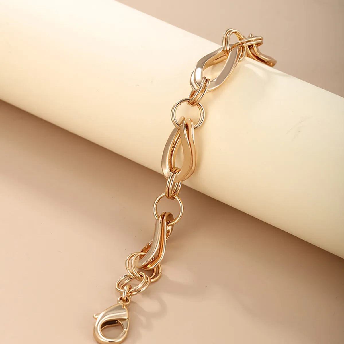 Elegant Xuping Simple Style Geometric 18k Gold Plated Alloy Copper Wholesale Bracelets