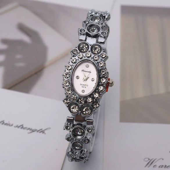 Engraved Retro French Alloy Bracelet Watch For Women With Diamondencrusted And Round Dial