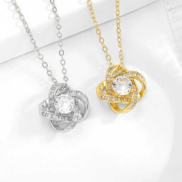 Eternal Heart Clavicle Chain With Rotating Lucky Four Leaf Clover Copper Material Zirconia Design Flower Pattern