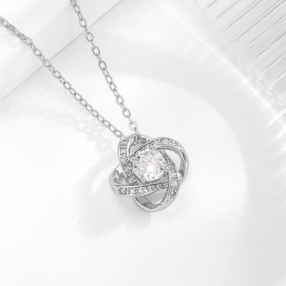 Eternal Heart Clavicle Chain With Rotating Lucky Four Leaf Clover Copper Material Zirconia Design Flower Pattern