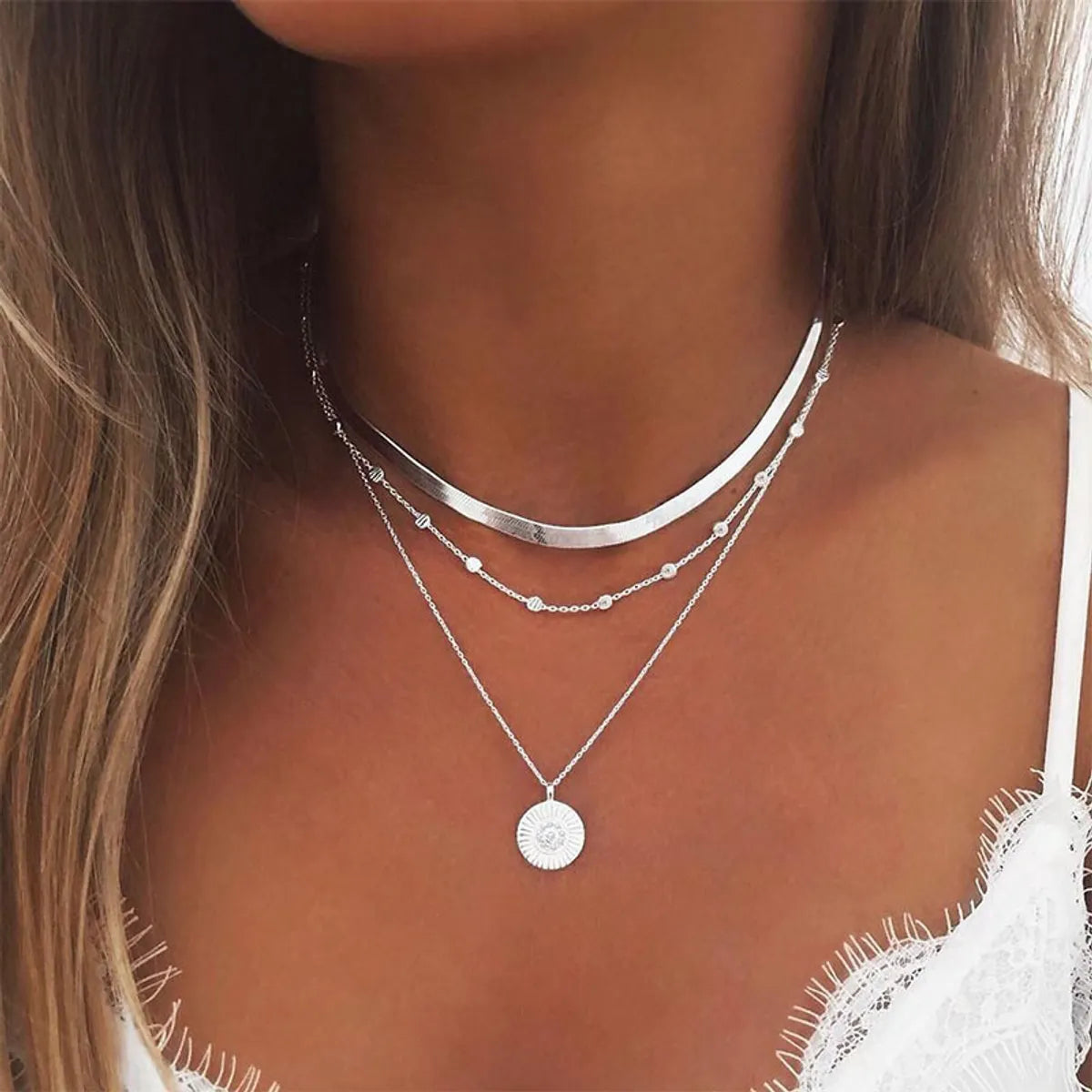 Europe And The United States Recommended Popular Fashion Personality New Simple Multi-Layer Lotus Pendant Necklace Women'S Blade Chain Neck Chain