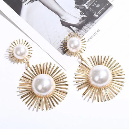 European And American Cross-border Popular Fashion Pearl Earrings Round Metal Hollow Flower Earrings Female Catwalk Style Earrings