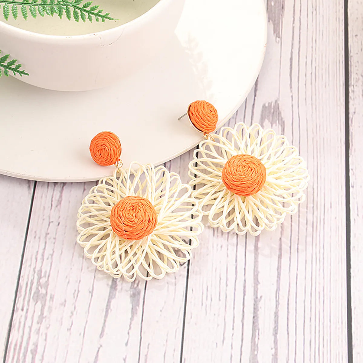 1 Pair Exaggerated Bohemian Chrysanthemum Braid Raffia Drop Earrings